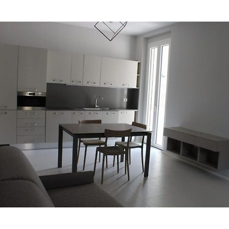 Delizioso Appartamento In Villa Al Mare ペザロ エクステリア 写真