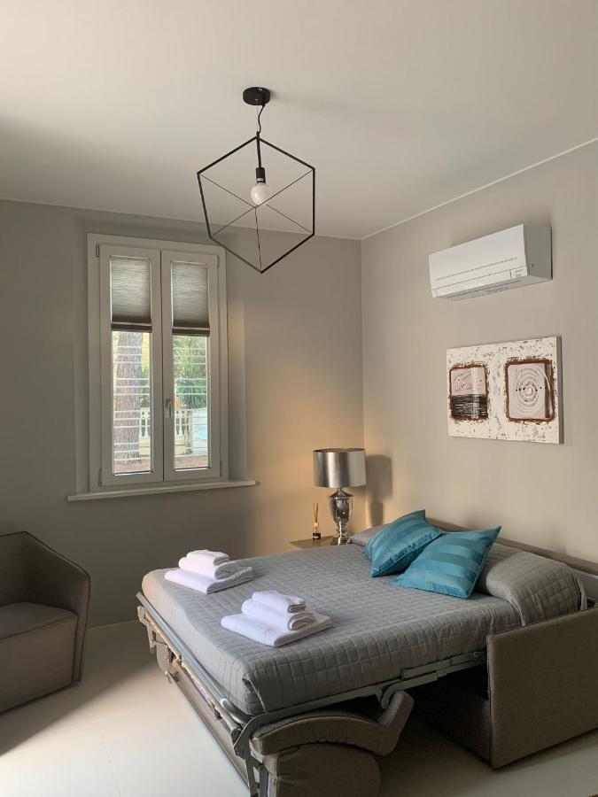 Delizioso Appartamento In Villa Al Mare ペザロ エクステリア 写真