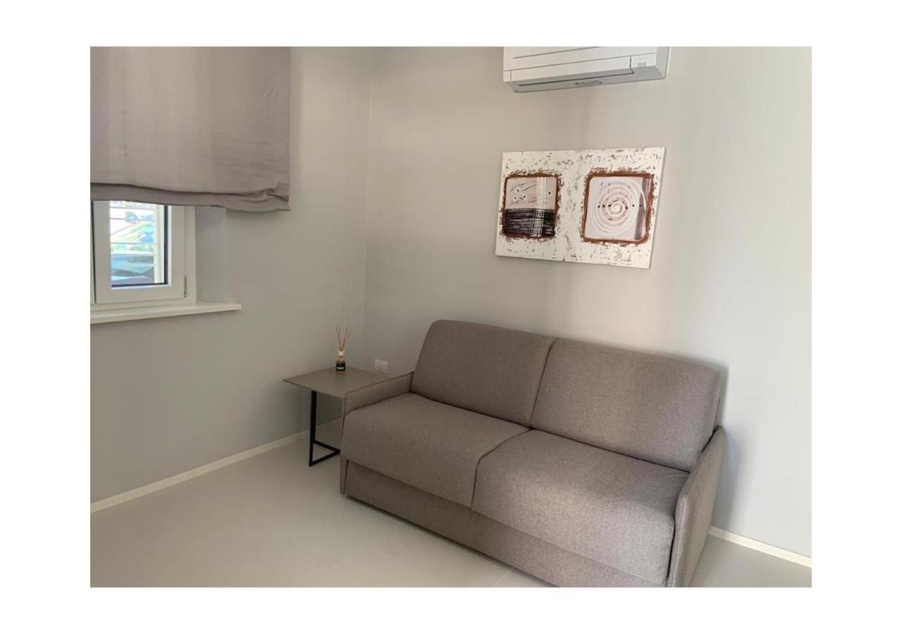 Delizioso Appartamento In Villa Al Mare ペザロ エクステリア 写真
