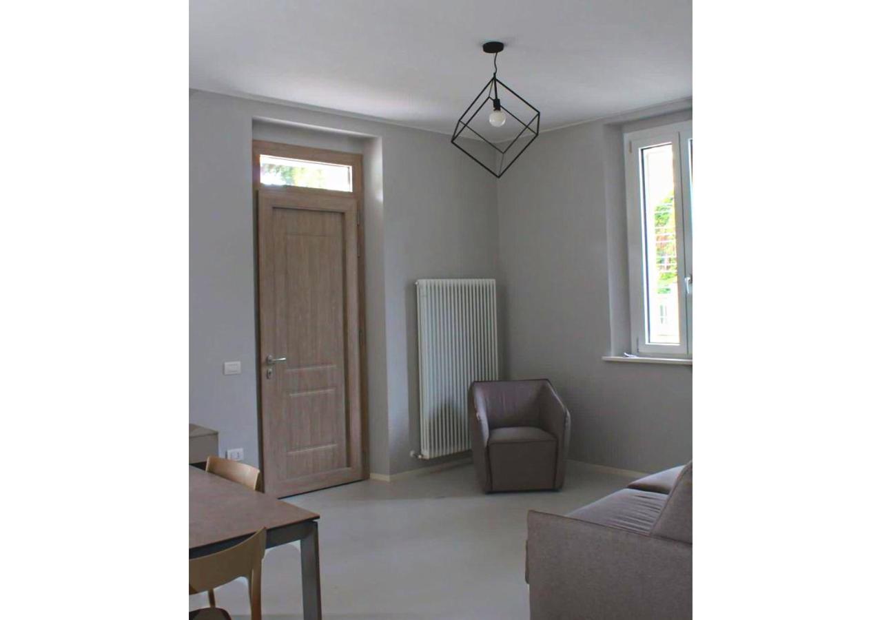 Delizioso Appartamento In Villa Al Mare ペザロ エクステリア 写真