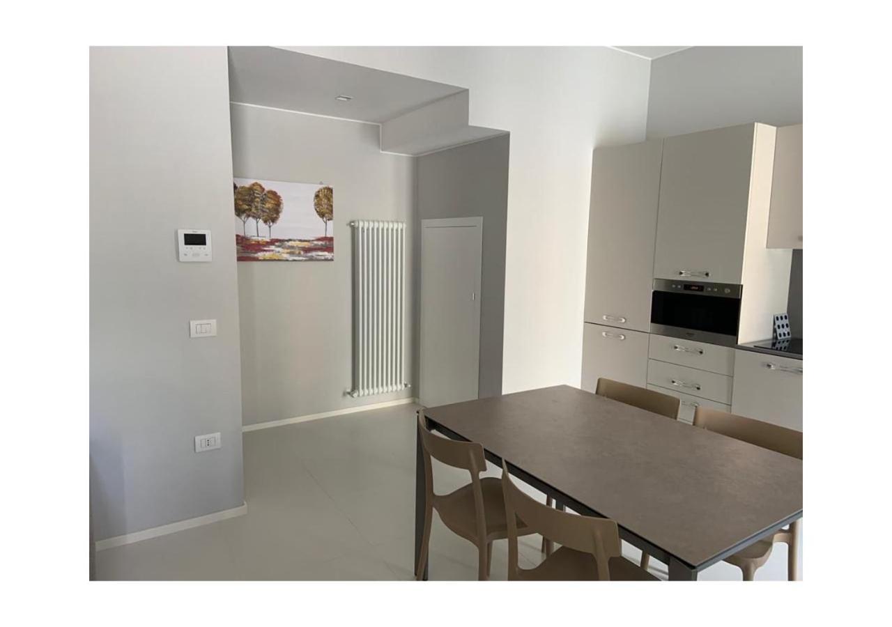 Delizioso Appartamento In Villa Al Mare ペザロ エクステリア 写真