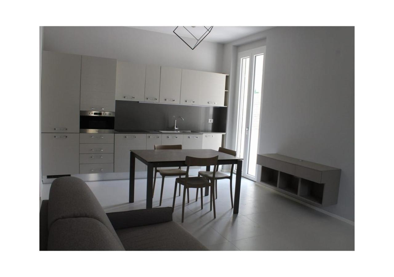 Delizioso Appartamento In Villa Al Mare ペザロ エクステリア 写真